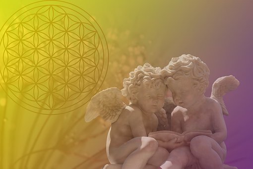 à cet endroit s'affiche une image avec plusieurs éléments, comme, une fleur de vie, des couleurs violettes avec un jaune pale. deux petits anges en pleine lecture