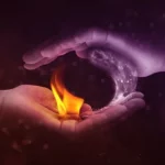 image de 2 mains superposées et un flamme d'énergie. Le magnétisme est utilisé en soins holistiques pour aider les personnes à retrouver un équilibre énergétique et mental. Les praticiens de soins magnétiques utilisent leurs mains pour canaliser l'énergie magnétique afin de soulager la douleur, de réduire le stress et d'améliorer la circulation sanguine. Le magnétisme peut également aider à guérir les troubles émotionnels et les blocages énergétiques.
